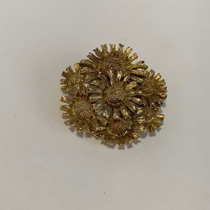 VTG Sunflowers Scarf/Sweater Clip Gold Tone Textured Gold Tone Floral Scarf Clip